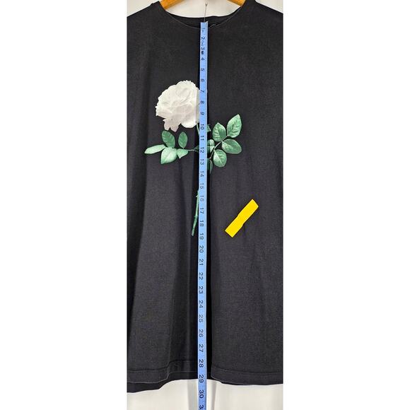 CORELLA MEN'S BLACK T-SHIRT WITH WHITE ROSE ART COLLECTION DESIGN – SIZE SMALL - Picture 3 of 7